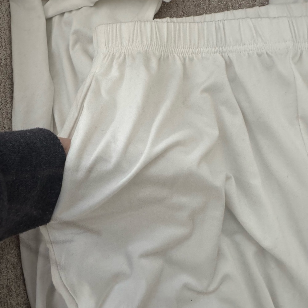 Women's white pajama set - Picture 7 of 8